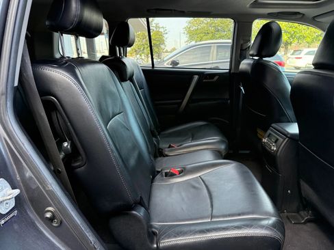 Used 2010 Toyota Highlander SE image 20