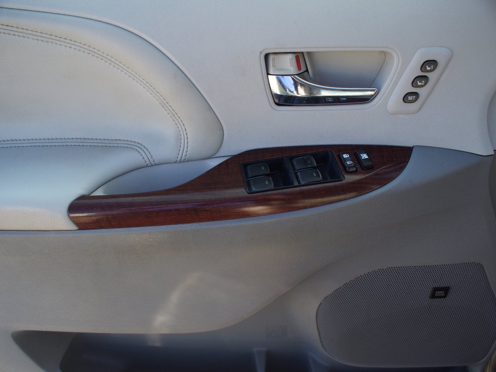 Used 2013 Toyota Sienna Limited w/ Premium Pkg AWD/4WD image 26