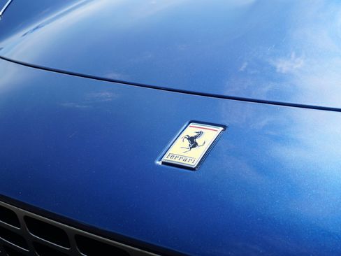 Used 2022 Ferrari Roma RWD image 12