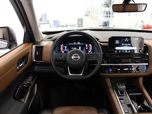 Used 2025 Nissan Pathfinder Platinum w/ Cargo Package FWD image 21