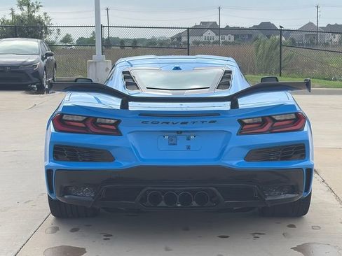 Used 2023 Chevrolet Corvette Z06 w/ Z07 Performance Package RWD image 8