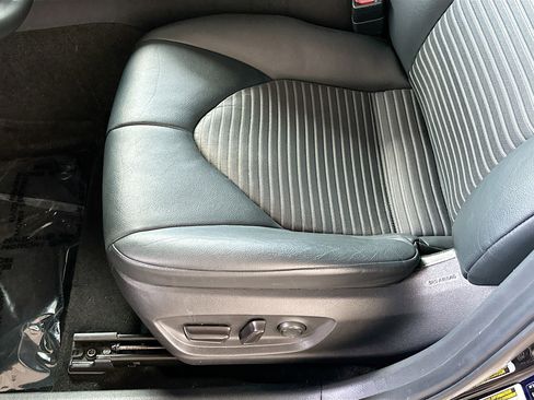 Used 2020 Toyota Camry SE image 18