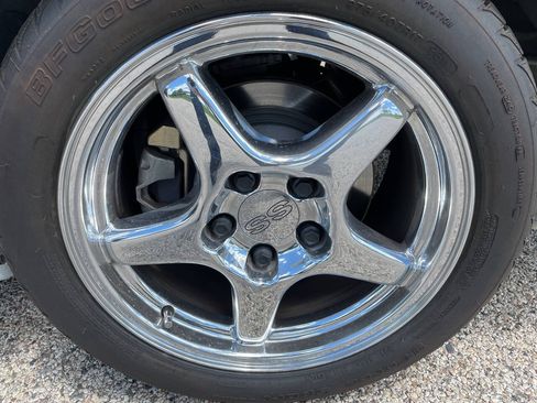 Used 2002 Chevrolet Camaro Z28 w/ SS Performance/Appearance Pkg RWD image 41