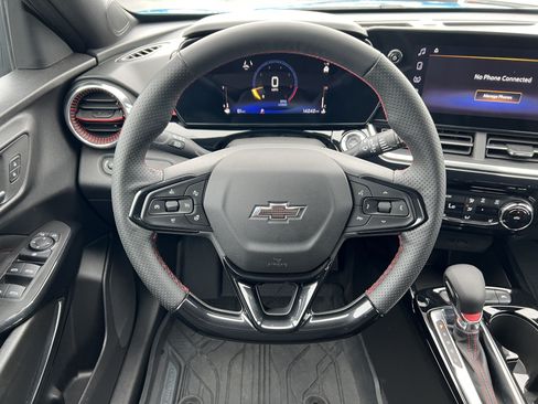 Used 2025 Chevrolet Trax RS w/ Driver Confidence Package FWD image 26