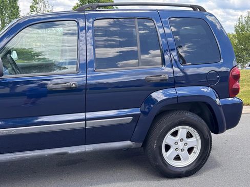 Used 2007 Jeep Liberty Sport RWD image 11