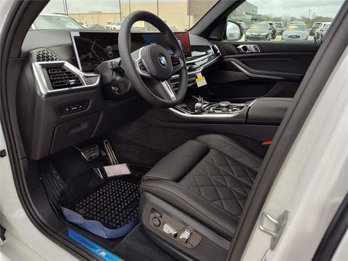 New 2026 BMW X5 sDrive40i w/ M Sport Package image 2