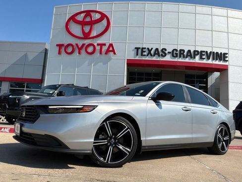 Used 2025 Honda Accord Sport image 2