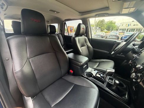 Used 2021 Toyota 4Runner TRD Off-Road Premium w/ Moonroof Package AWD/4WD image 4