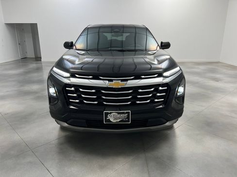 Used 2025 Chevrolet Equinox LT FWD image 2