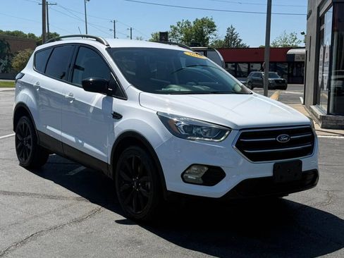 Used 2018 Ford Escape SE w/ SE Sport Appearance Package AWD/4WD image 2