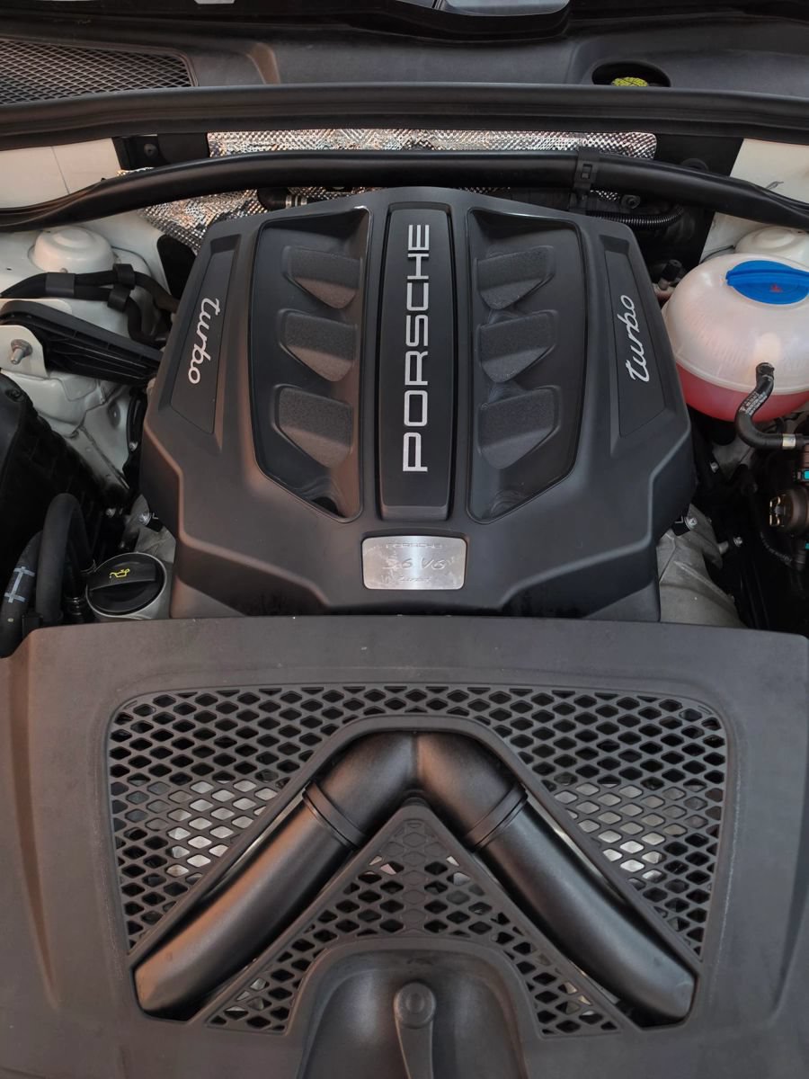 Used 2018 Porsche Macan Turbo w/ Premium Package Plus AWD/4WD image 13