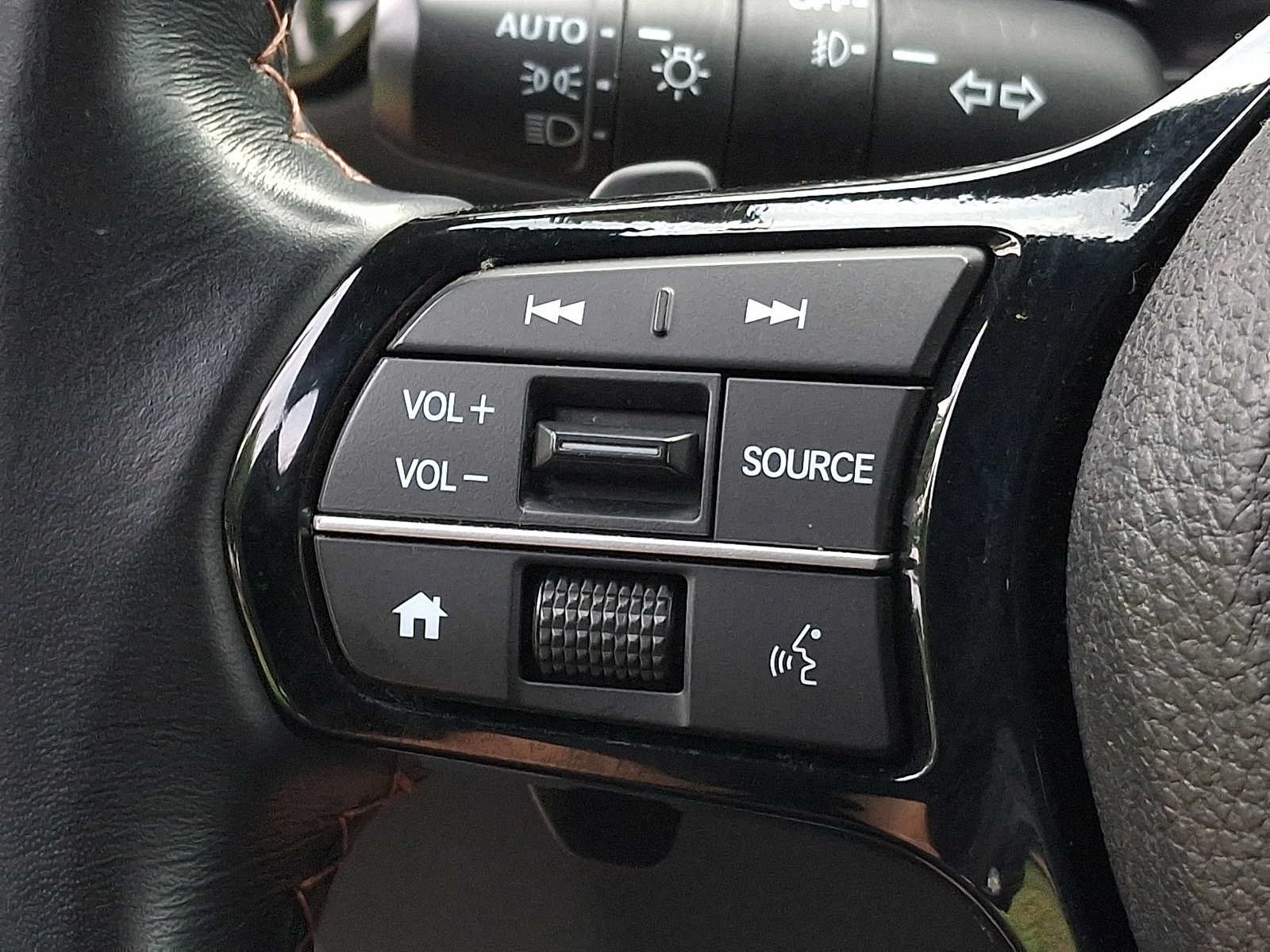 Used 2025 Honda Pilot Sport image 18