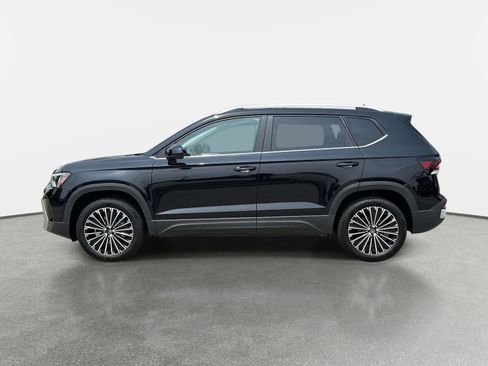 New 2025 Volkswagen Taos SE image 3