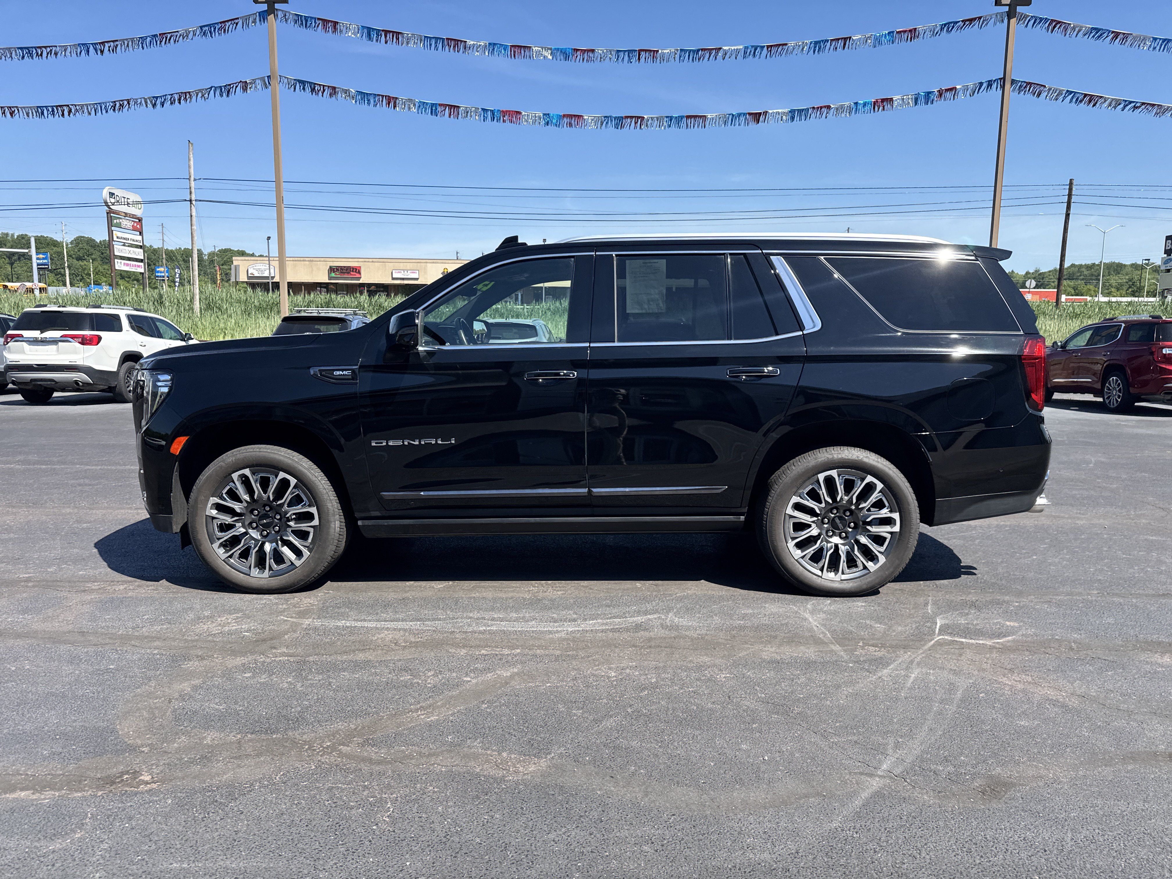 Used 2023 GMC Yukon Denali Ultimate AWD/4WD image 7