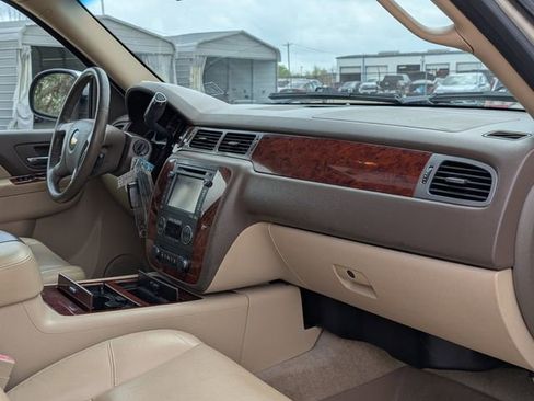 Used 2014 Chevrolet Suburban LTZ image 26