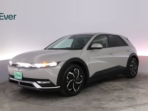 Used 2024 Hyundai Ioniq 5 SEL RWD image 2