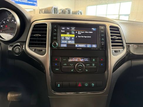 Used 2013 Jeep Grand Cherokee Laredo AWD/4WD image 10