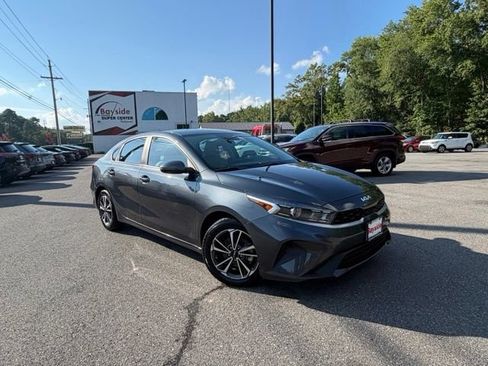 Used 2023 Kia Forte LXS w/ LXS Technology Package FWD image 2