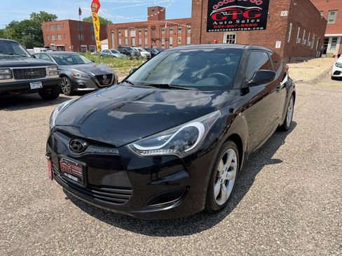 Used 2013 Hyundai Veloster FWD image 2