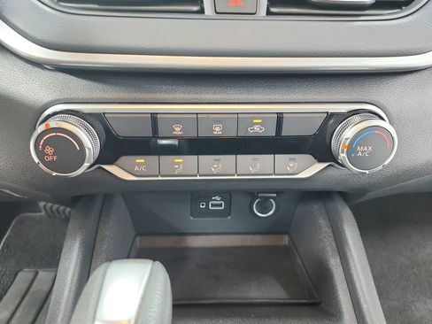 Used 2024 Nissan Altima 2.5 S FWD image 28