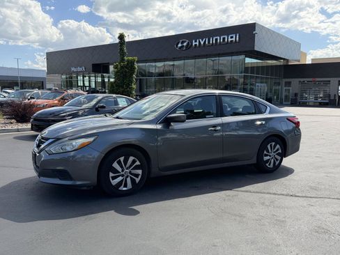 Used 2017 Nissan Altima 2.5 S w/ Power Driver Seat Package FWD image 1