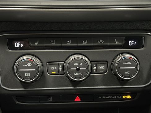 Used 2021 Volkswagen Atlas Cross Sport SE w/ Panoramic Sunroof Package FWD image 19