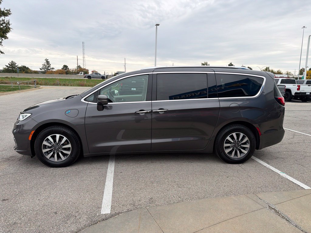 Used 2021 Chrysler Pacifica Touring-L FWD image 6