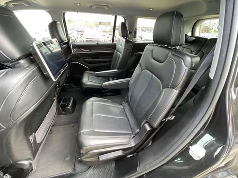 Used 2023 Jeep Grand Cherokee L Limited w/ Luxury Tech Group II image 24