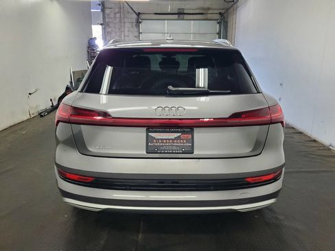 Used 2019 Audi e-tron Prestige w/ Prestige Package AWD/4WD image 6