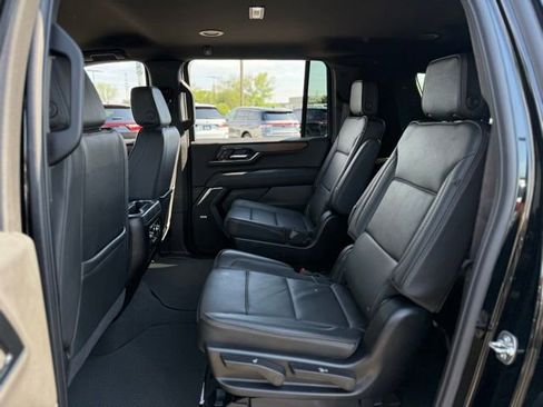Used 2025 GMC Yukon XL Denali AWD/4WD image 15