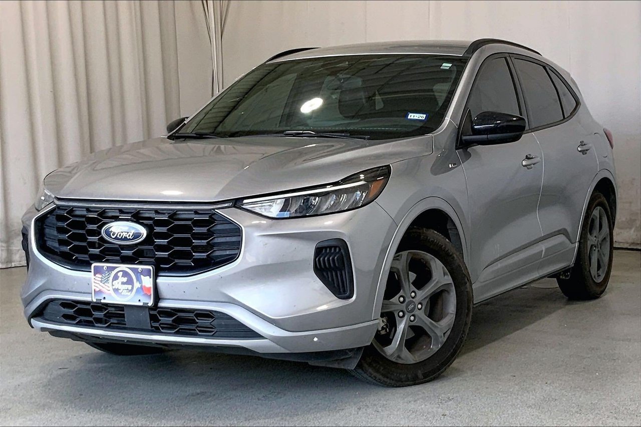 Used 2024 Ford Escape ST-Line w/ Tech Pack #1 FWD image 2