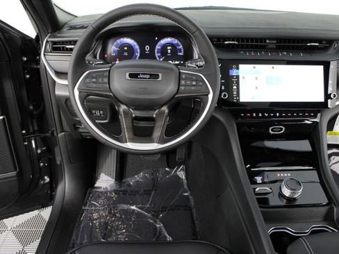 New 2026 Jeep Grand Cherokee Limited w/ Luxury Tech Group II AWD/4WD image 14