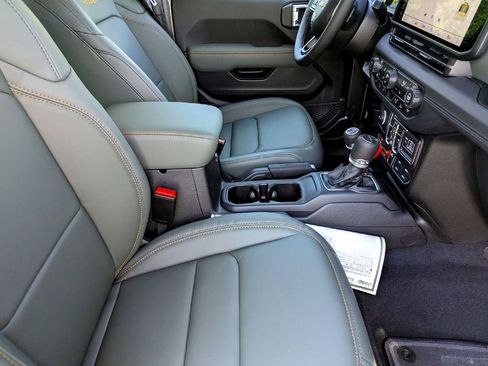 New 2025 Jeep Gladiator Mojave w/ Safety Group image 58