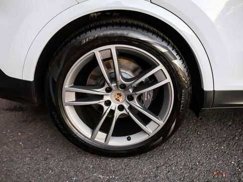Used 2024 Porsche Cayenne image 5