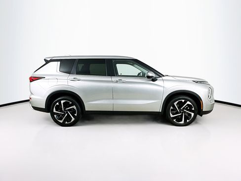 Used 2024 Mitsubishi Outlander SE image 10