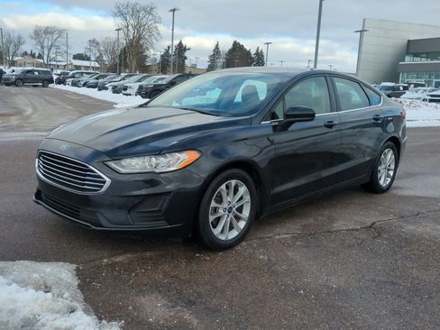 Used 2020 Ford Fusion SE image 4