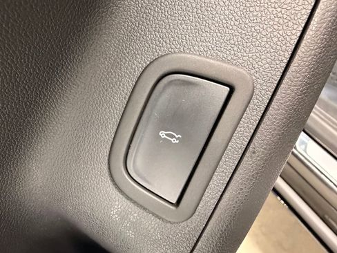 Used 2025 GMC Acadia Denali w/ Super Cruise Package image 22