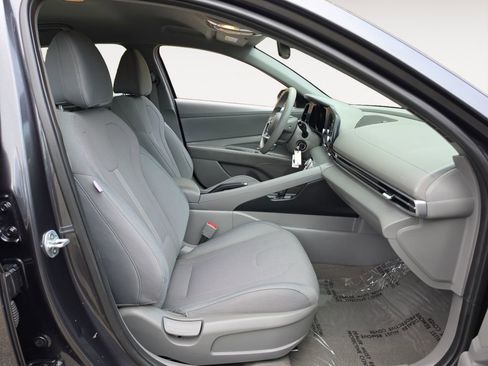 Used 2021 Hyundai Elantra SE FWD image 15