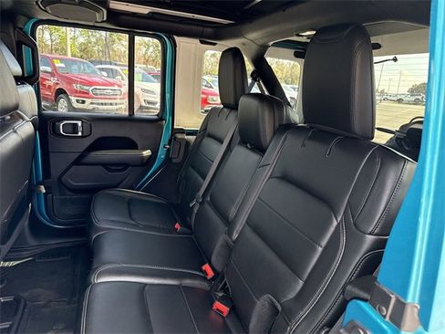 Used 2019 Jeep Wrangler Unlimited Sahara image 19