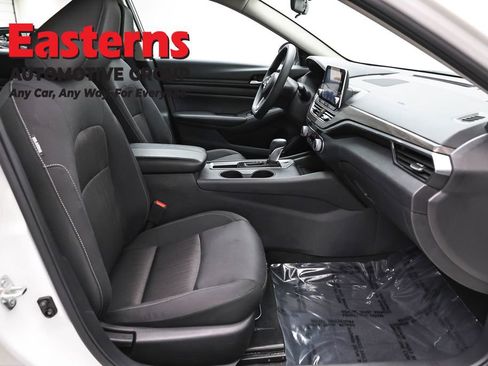 Used 2025 Nissan Altima 2.5 SV FWD image 24