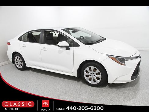 Used 2020 Toyota Corolla LE FWD image 1