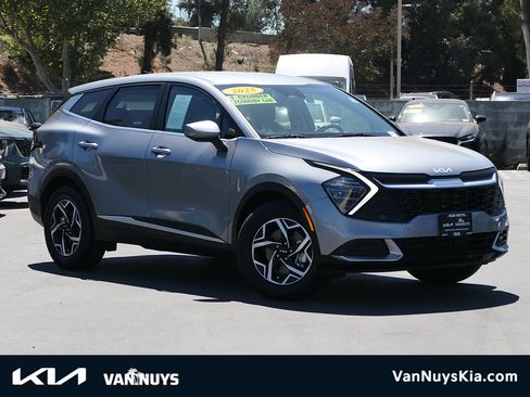 Used 2025 Kia Sportage LX FWD image 1