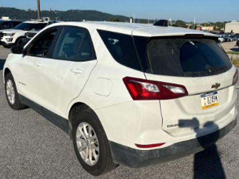 Used 2021 Chevrolet Equinox LS AWD/4WD image 3