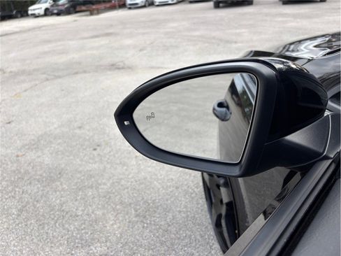 Used 2019 Volkswagen Golf R 4-Door image 19