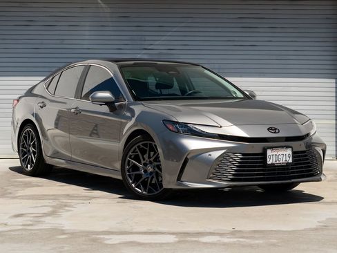 Used 2025 Toyota Camry XLE w/ Premium Plus Package FWD image 1