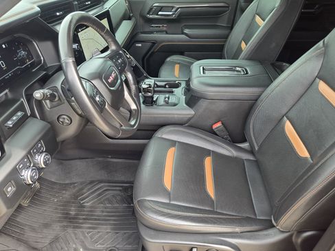 Used 2022 GMC Sierra 1500 AT4 w/ Technology Package AWD/4WD image 14