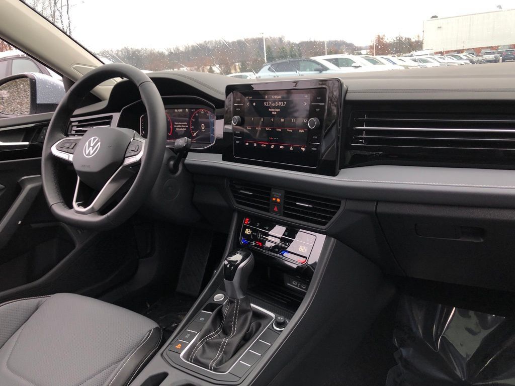 Used 2026 Volkswagen Jetta SEL FWD image 12