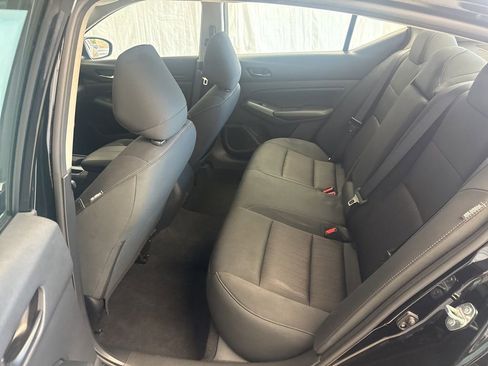 Used 2025 Nissan Altima 2.5 SV image 11