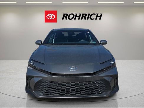 Used 2025 Toyota Camry SE image 2