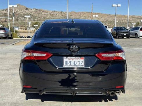 Used 2020 Toyota Camry SE image 6